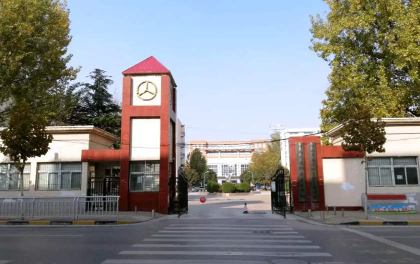 热点全国机械职业教育行指委主任陈晓明莅临河南交职视察参观智能实训